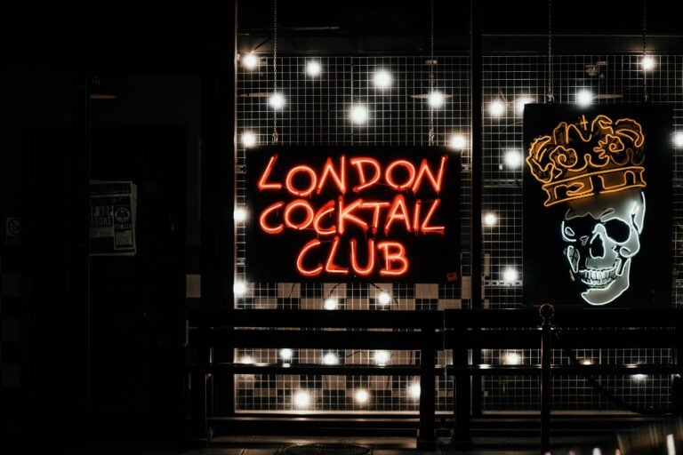 Exploring the Best Cocktail Bars in London: A Guide to the City’s Finest Libations